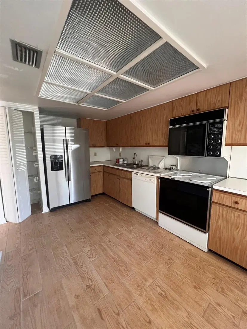 Picture of 14615 SW 143 Place Circle 14615, Miami FL 33186