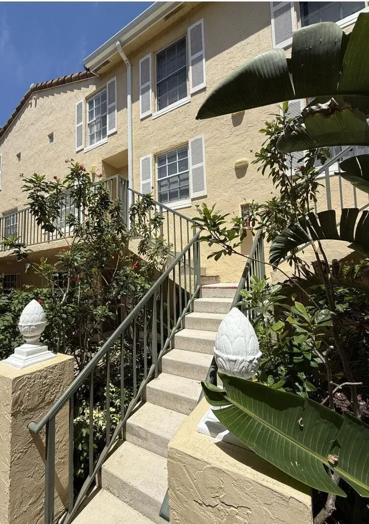 Picture of 1015 Lake Shore Drive 203, Lake Park FL 33403