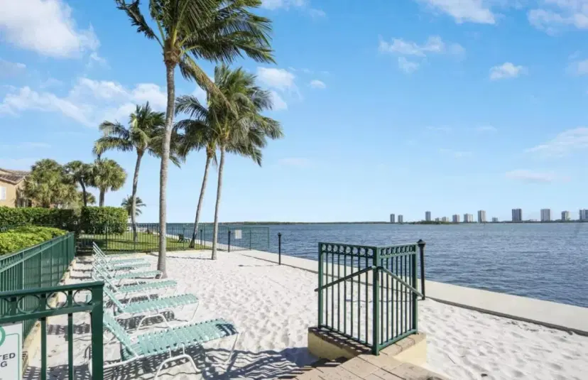 Picture of 1015 Lake Shore Drive 203, Lake Park FL 33403