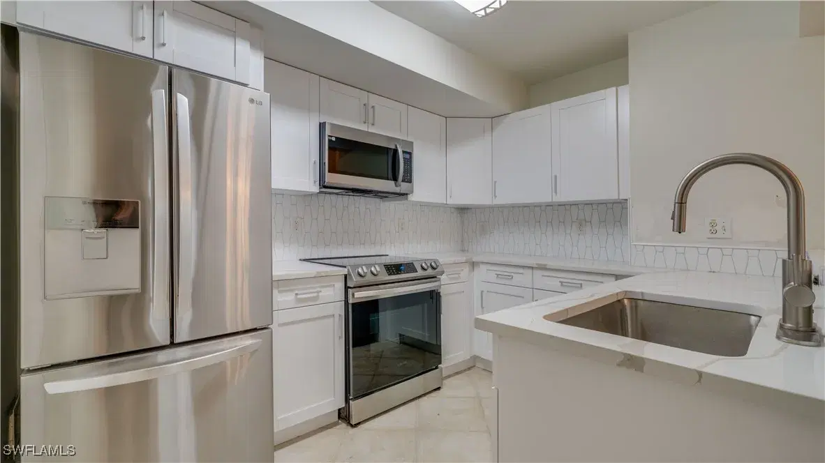 Picture of 4127 Residence Dr 403, Fort Myers, FL 33901