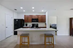 Picture of 10528 Canal Brook Ln, Lehigh Acres, FL 33936