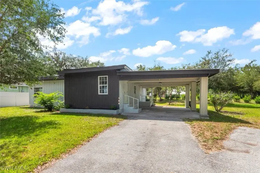 Picture of 120 College St, Labelle FL 33935