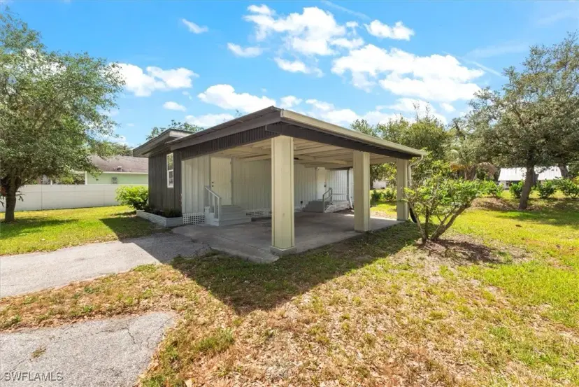 Picture of 120 College St, Labelle FL 33935