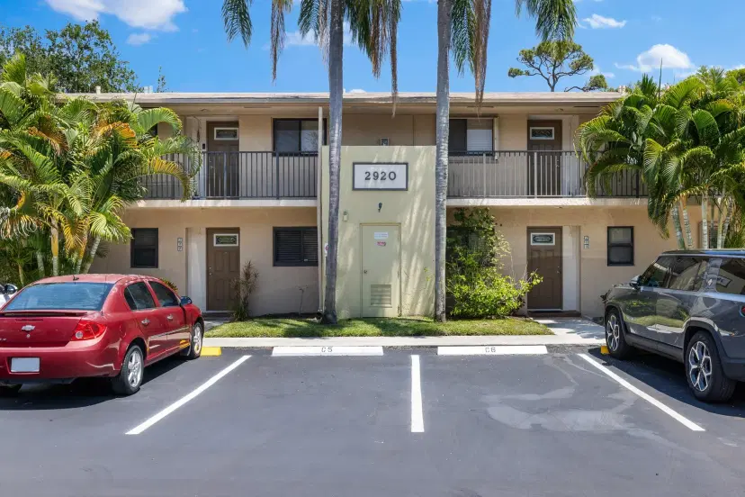 Picture of 2920 NE 8Th Ter 103, Oakland Park FL 33334