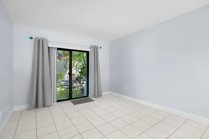 Picture of 2920 NE 8Th Ter 103, Oakland Park FL 33334