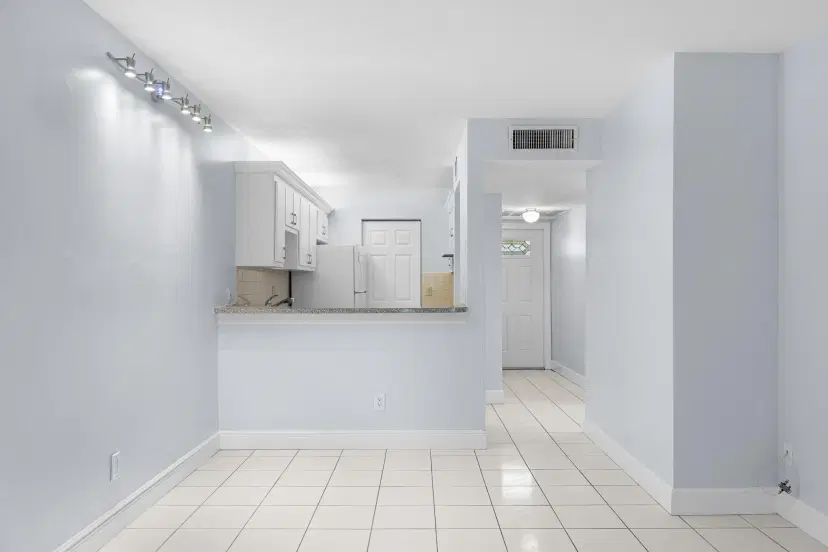 Picture of 2920 NE 8Th Ter 103, Oakland Park FL 33334