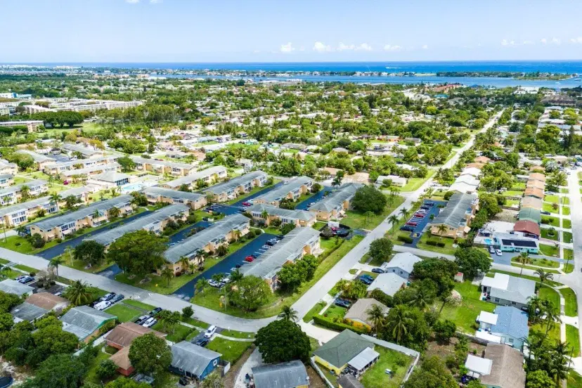 Picture of 2102 NE 1St Way 206, Boynton Beach FL 33435