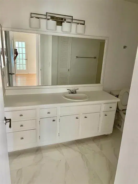 Picture of 3320 Pinewalk Dr 1716, Pompano Beach FL 33063