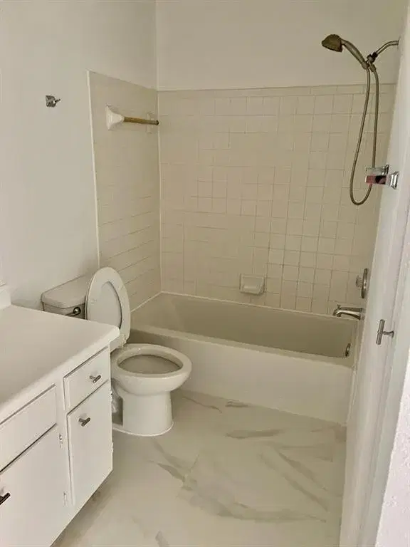 Picture of 3320 Pinewalk Dr 1716, Pompano Beach FL 33063