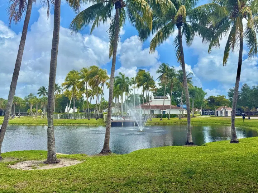 Picture of 741 Lyons Rd 17207, Coconut Creek FL 33063