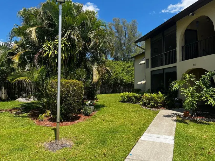 Picture of 323 Pine Ridge Circle A-1, Greenacres FL 33463