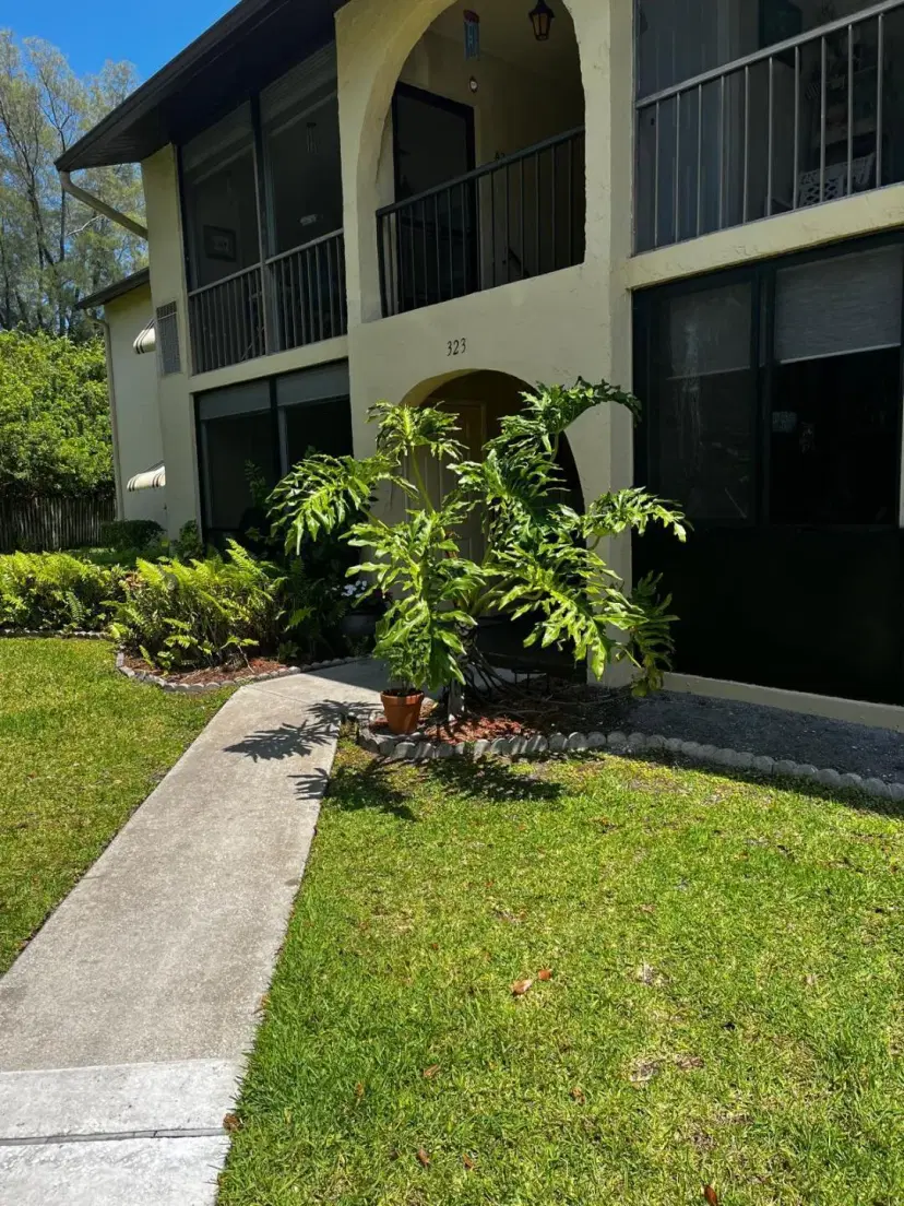 Picture of 323 Pine Ridge Circle A-1, Greenacres FL 33463