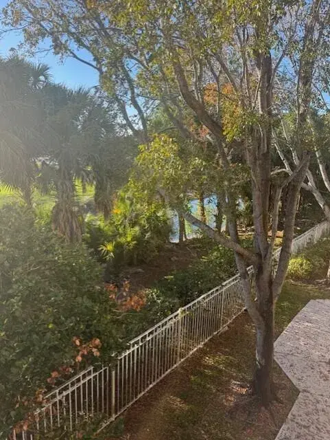 Picture of 6565 Emerald Dunes Drive 208, West Palm Beach FL 33411