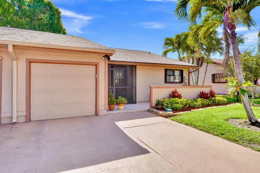 Picture of 124 Mayfair Lane, Boynton Beach FL 33426