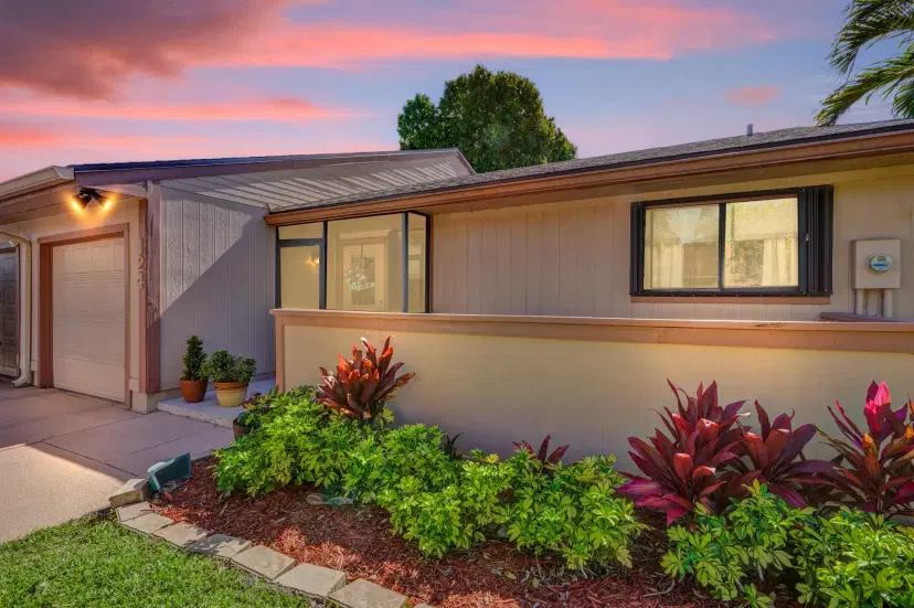 Picture of 124 Mayfair Lane, Boynton Beach FL 33426