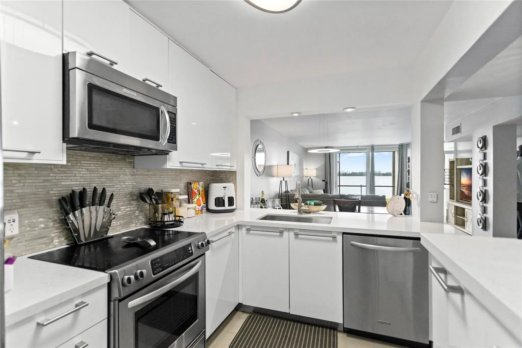 Picture of 111 Lake Emerald Drive 106, Oakland Park, FL 33309