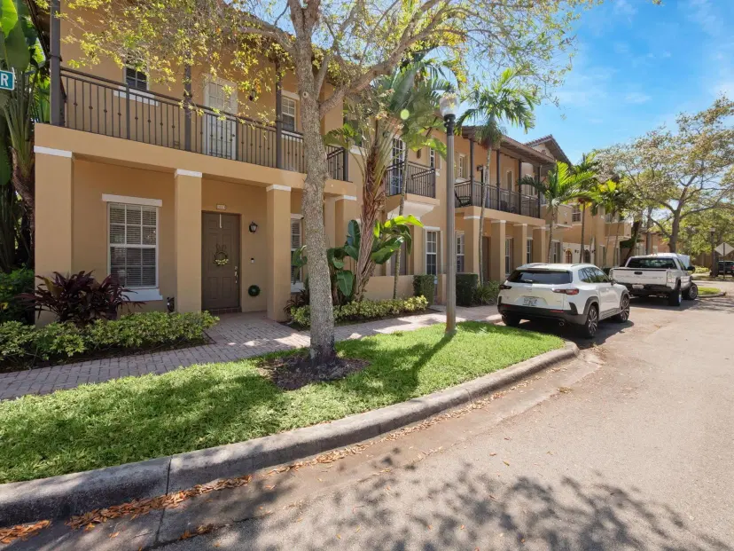 Picture of 1013 SW 147Th Terrace, Pembroke Pines FL 33027