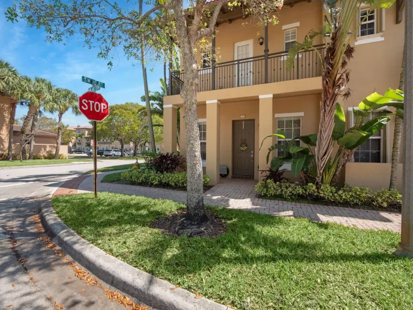 Picture of 1013 SW 147Th Terrace, Pembroke Pines FL 33027