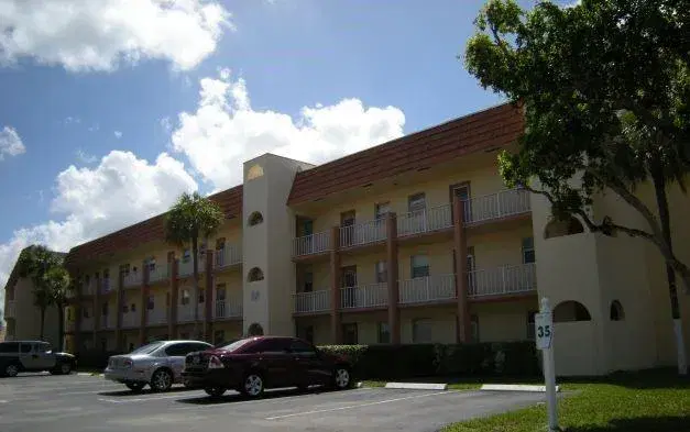 Picture of 8110 Sunrise Lakes Blvd 202, Sunrise FL 33322