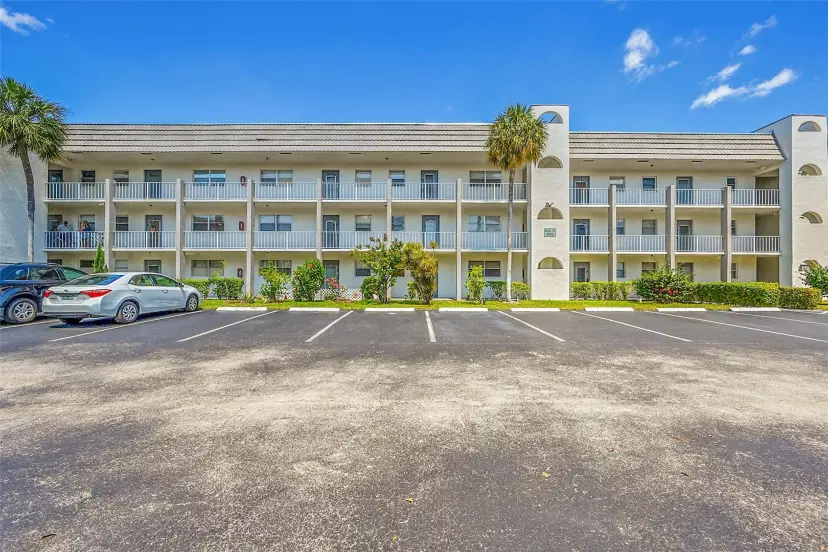 Picture of 8110 Sunrise Lakes Blvd 202, Sunrise FL 33322