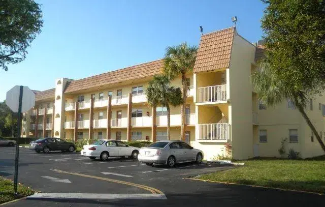 Picture of 8110 Sunrise Lakes Blvd 202, Sunrise FL 33322