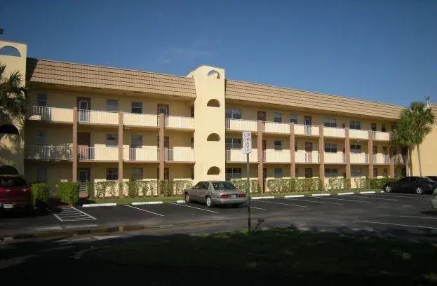 Picture of 8110 Sunrise Lakes Blvd 202, Sunrise FL 33322