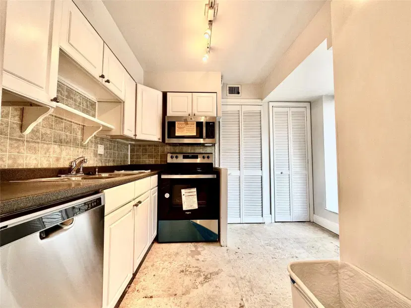 Picture of 717 Gardens Dr 106, Pompano Beach FL 33069