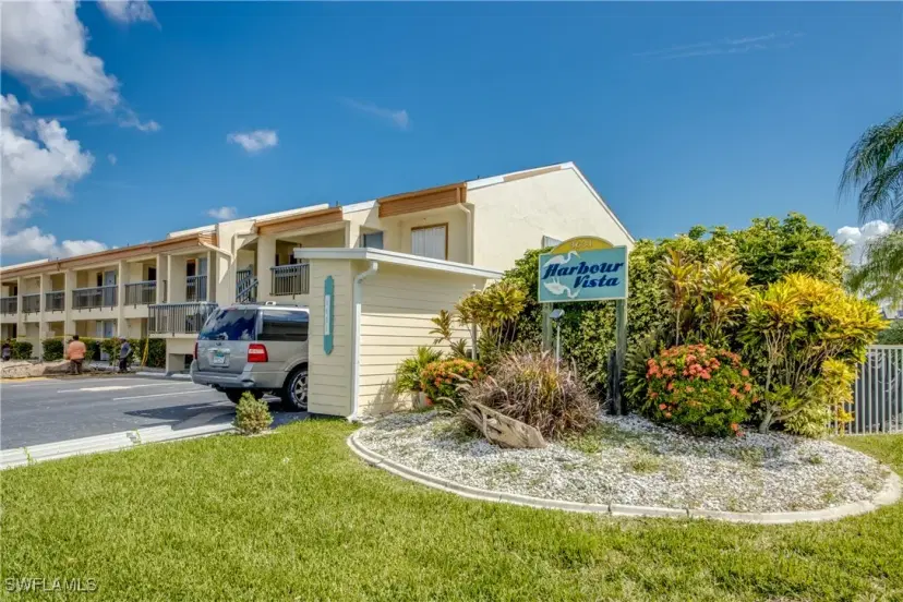 Picture of 3631 SE 10Th Ave 105, Cape Coral FL 33904