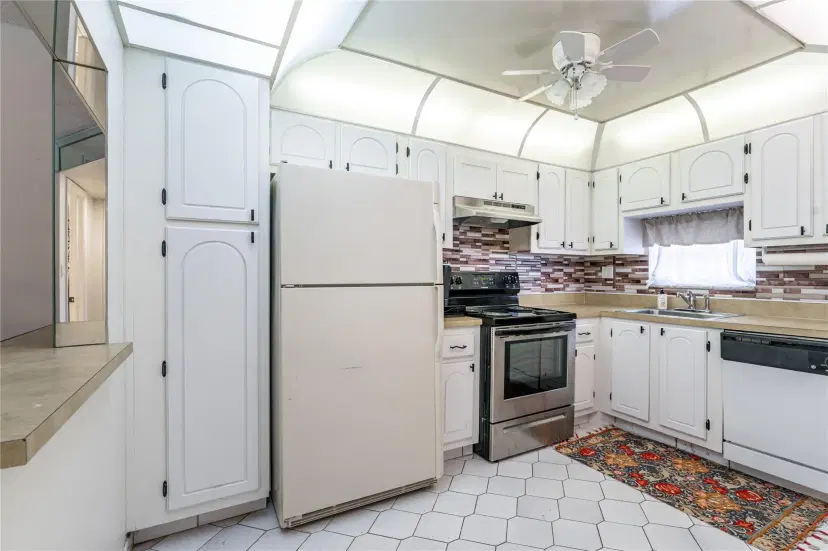 Picture of 361 S Hollybrook Dr 102, Pembroke Pines FL 33025