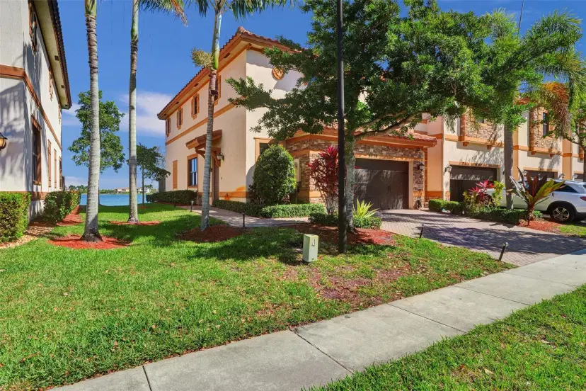 Picture of 9579 Town Parc Circle N 9579, Parkland FL 33076