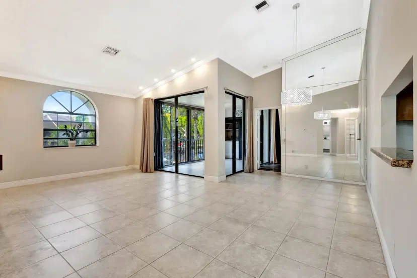 Picture of 5439 Verona Dr Drive P, Boynton Beach FL 33437