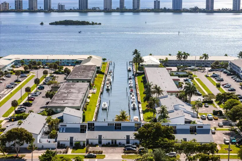Picture of 118 Castlewood Drive 121, North Palm Beach FL 33408