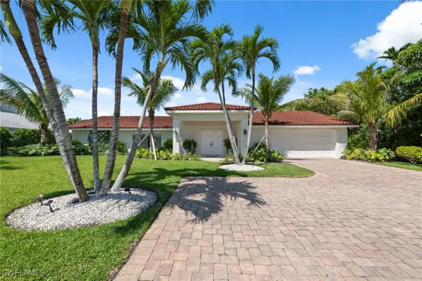 Picture of 2085 Alamanda Dr, Naples FL 34102