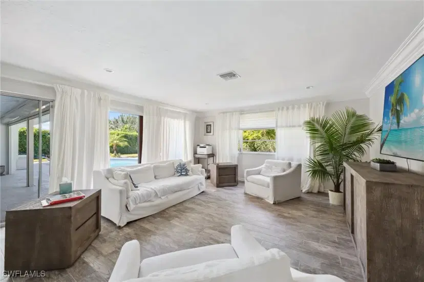 Picture of 2085 Alamanda Dr, Naples FL 34102