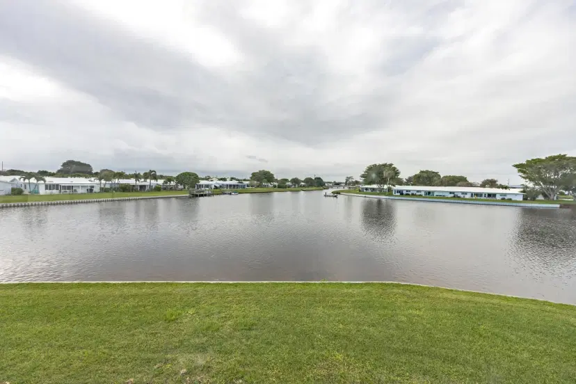 Picture of 1112 Lake Ter 207, Boynton Beach FL 33426