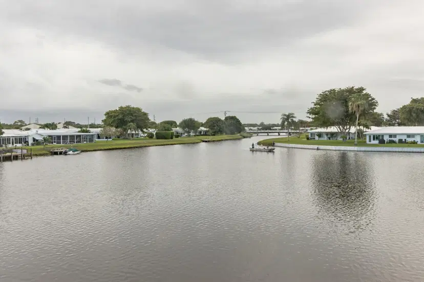 Picture of 1112 Lake Ter 207, Boynton Beach FL 33426