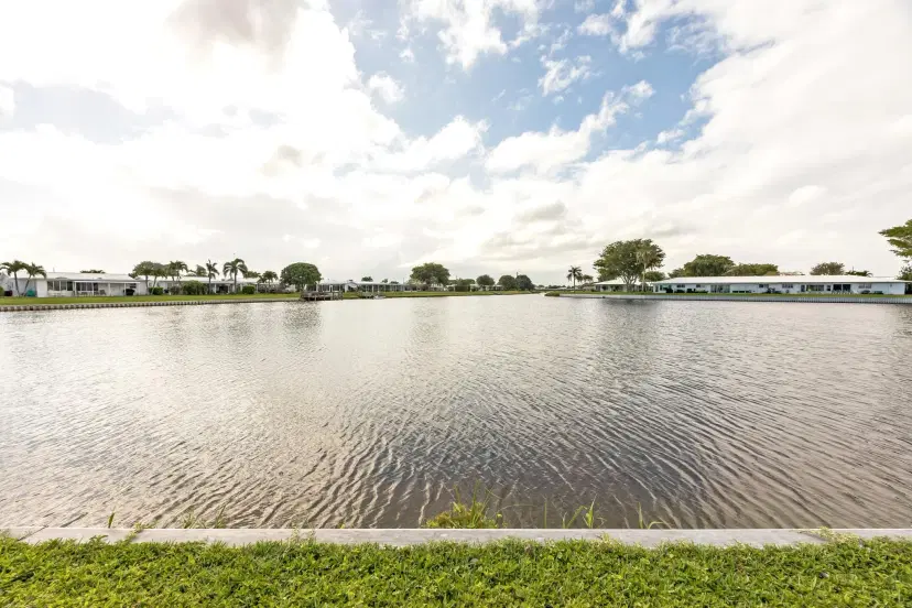 Picture of 1112 Lake Ter 207, Boynton Beach FL 33426