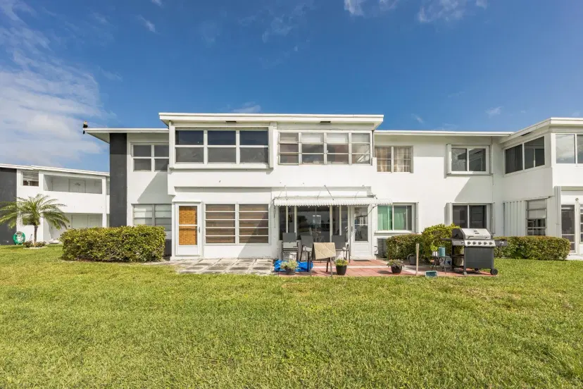Picture of 1112 Lake Ter 207, Boynton Beach FL 33426