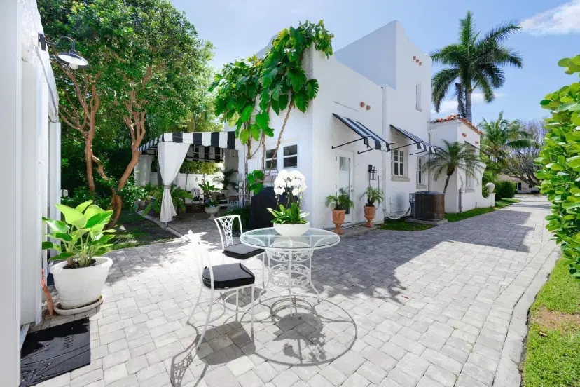 Picture of 359 E Lakewood Road, West Palm Beach FL 33405