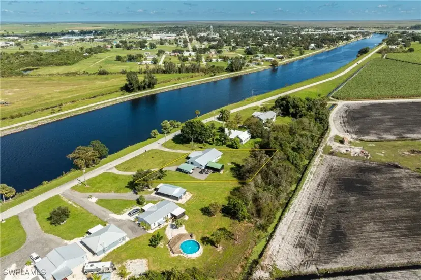 Picture of 2099 River Rd, Moore Haven FL 33471