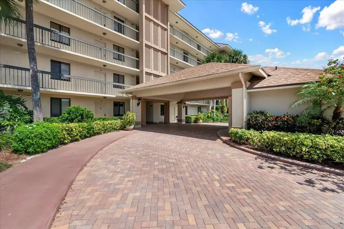 Picture of 2601 Marina Isle Way 103, Jupiter, FL 33477