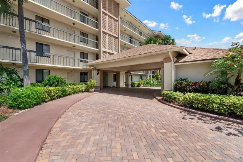 Picture of 2601 Marina Isle Way 103, Jupiter FL 33477