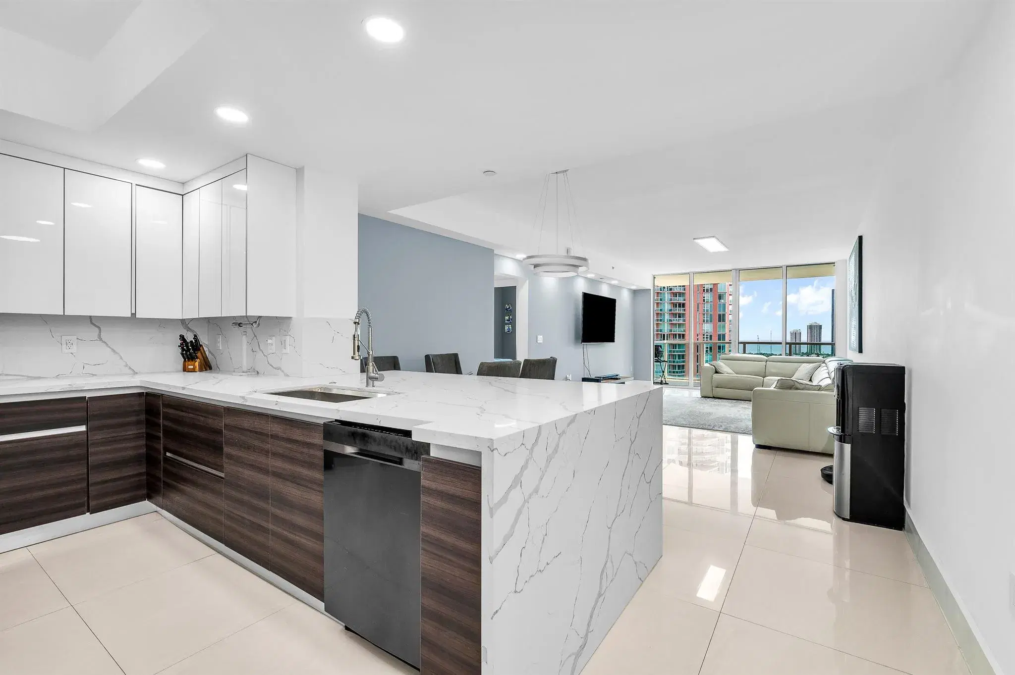 Picture of 3330 NE 190Th Street 1911, Aventura, FL 33180
