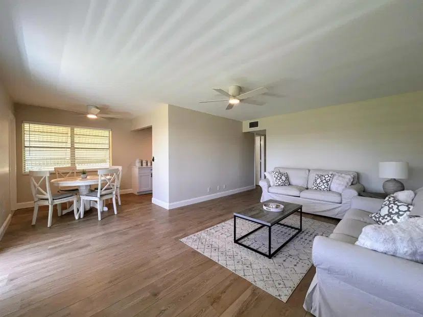 Picture of 620 Horizons W 201, Boynton Beach FL 33435