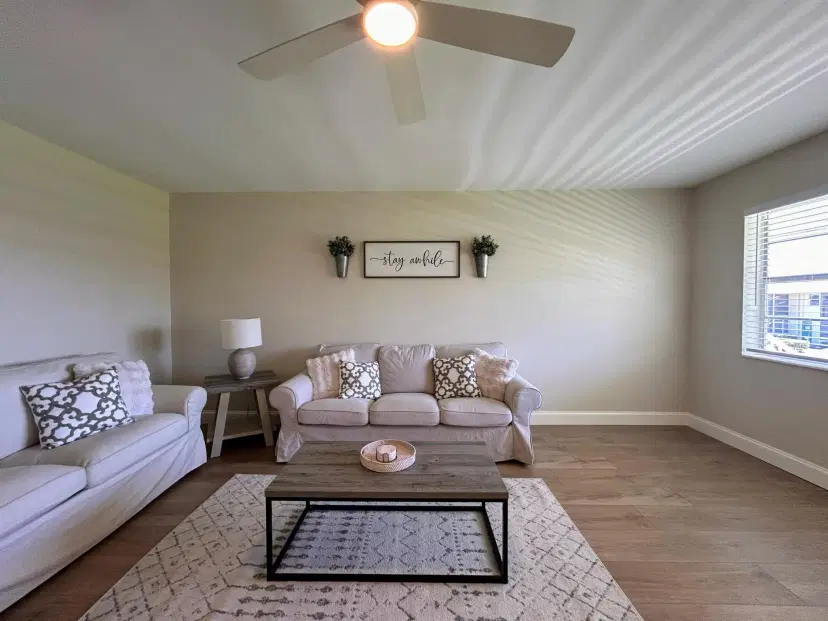 Picture of 620 Horizons W 201, Boynton Beach FL 33435