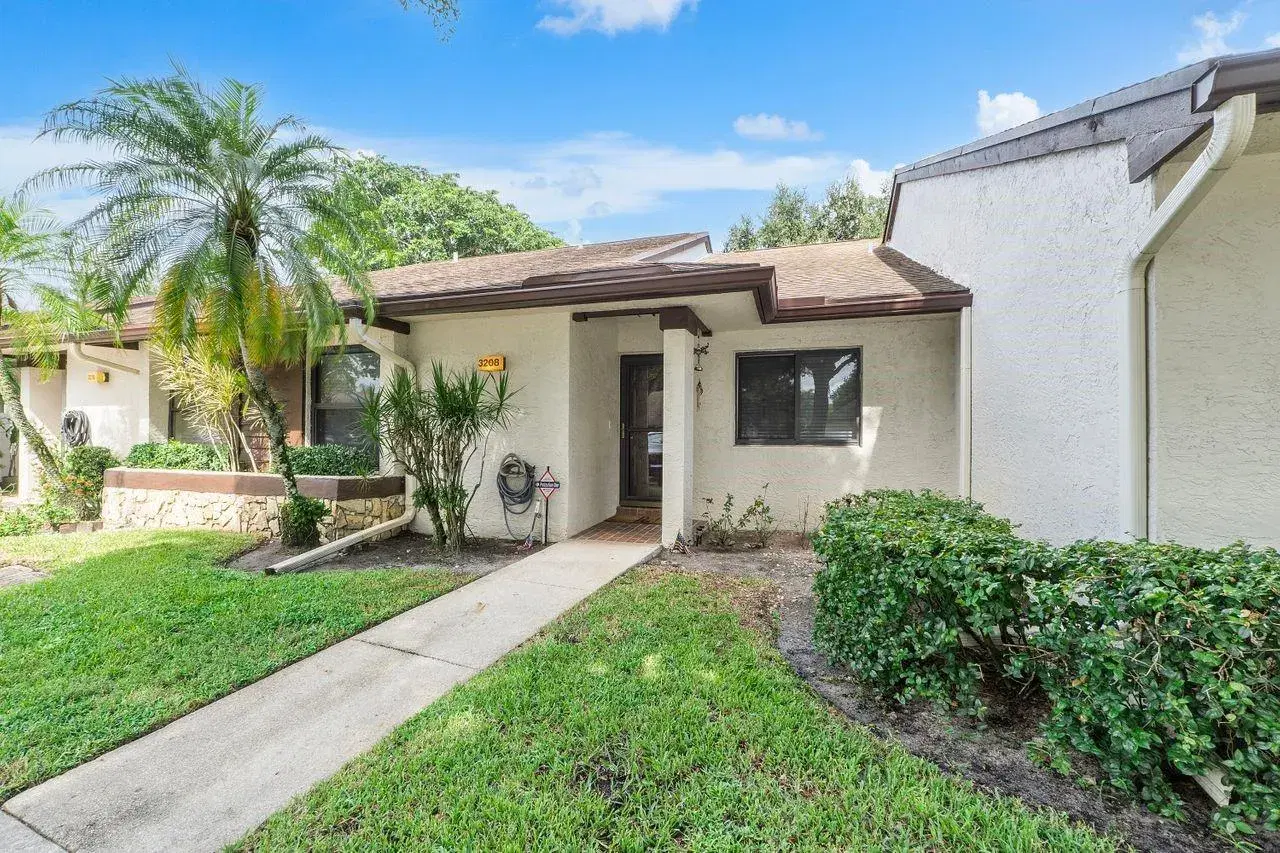 Picture of 3208 S Carambola Cir S 3208, Coconut Creek, FL 33066