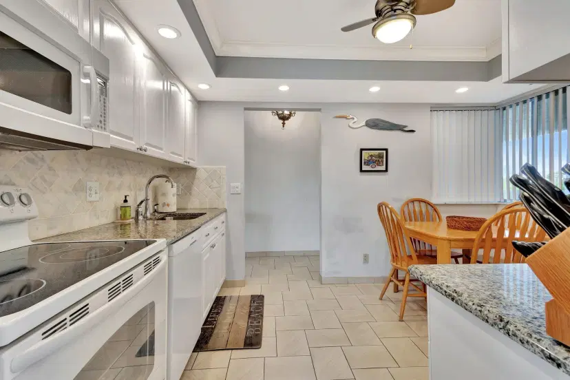 Picture of 3186 Via Poinciana 409, Lake Worth FL 33467