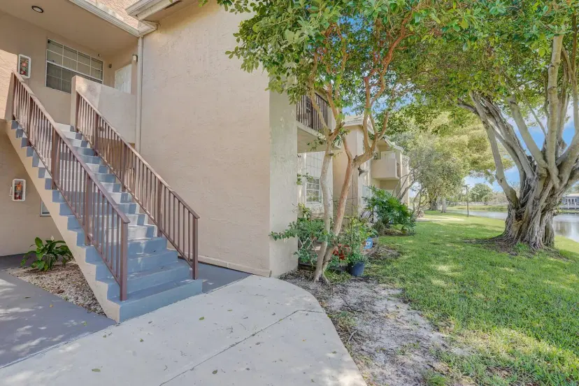 Picture of 1971 NW 96Th Terrace 9L, Pembroke Pines FL 33024