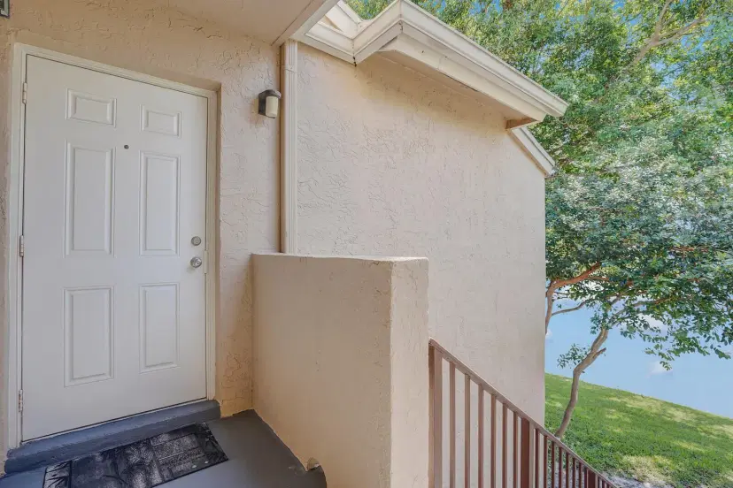 Picture of 1971 NW 96Th Terrace 9L, Pembroke Pines FL 33024