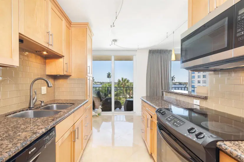 Picture of 1801 S Flagler Drive 410, West Palm Beach FL 33401